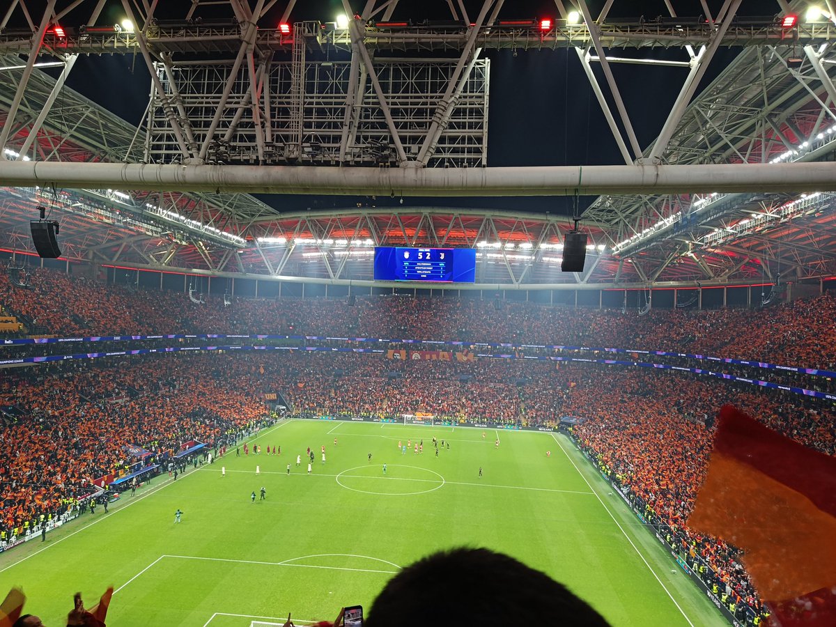 allah'ın 50 bin şanslı kulu bugün öleceğimiz an bile hatırlayacağımız bir gece yaşadık. aşığım sana galatasaray