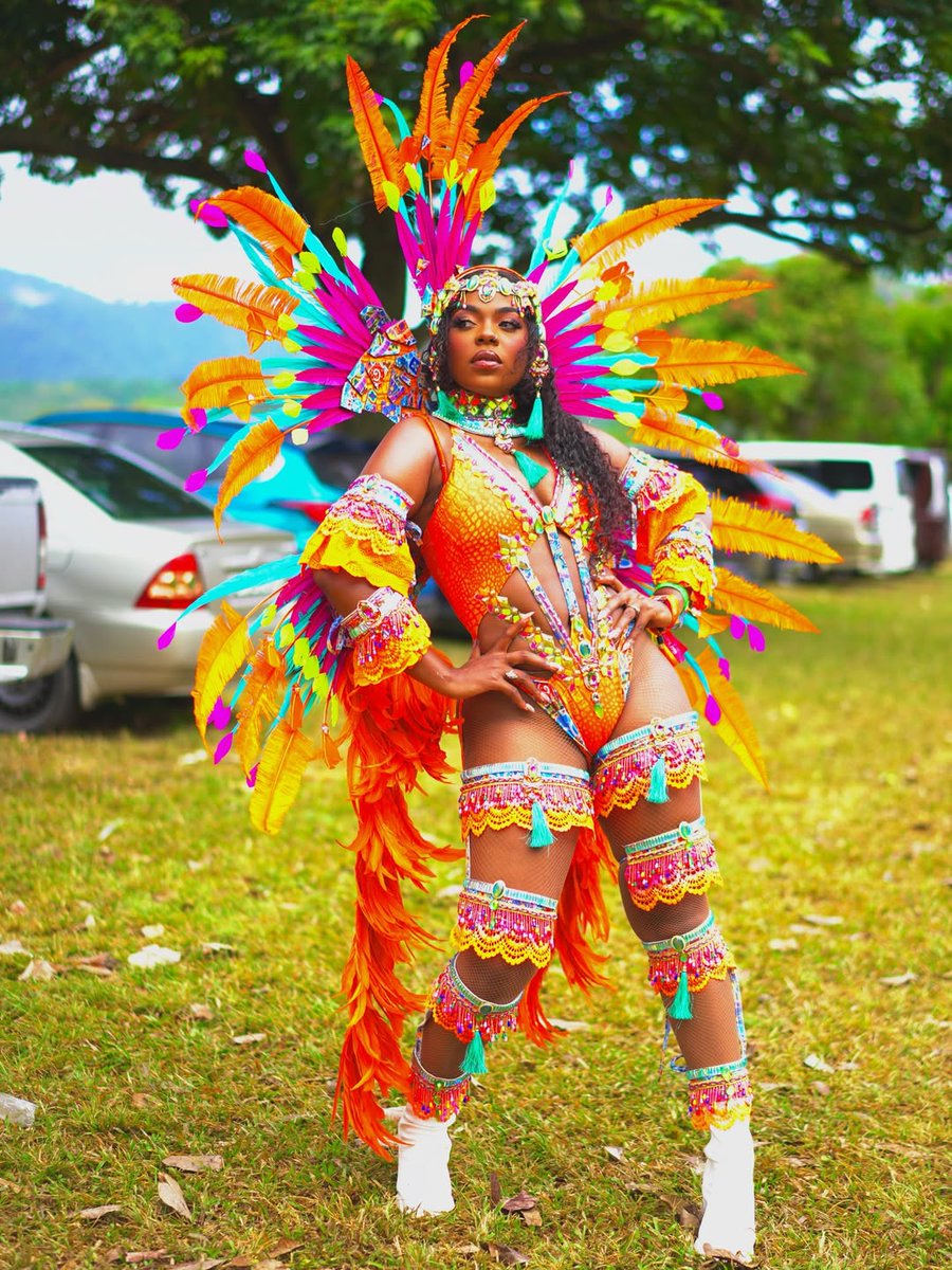 Encanto ✨🧡 @paparazzicarnival 💍
Fishnets by @funkycarnivalkits ❤️🔥
@anikaberrymusic
