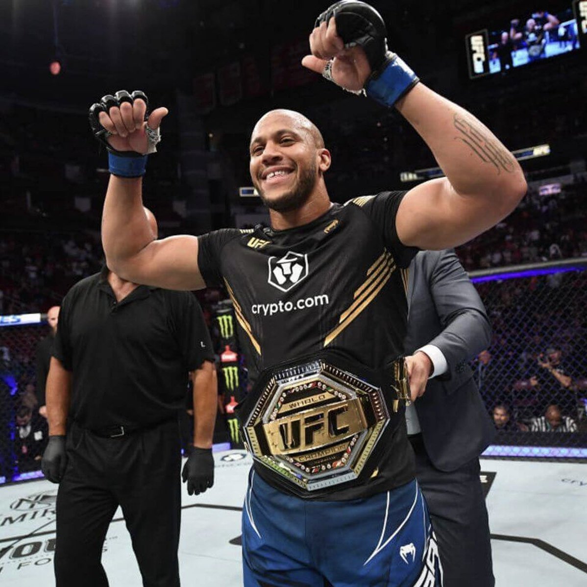Could we see Alex Pereira vs Ciryl Gane for the future Heavyweight belt? 👀

Alex Pereira +160
Ciryl Gane -185

Who would you back in this potential Heavyweight Bout?