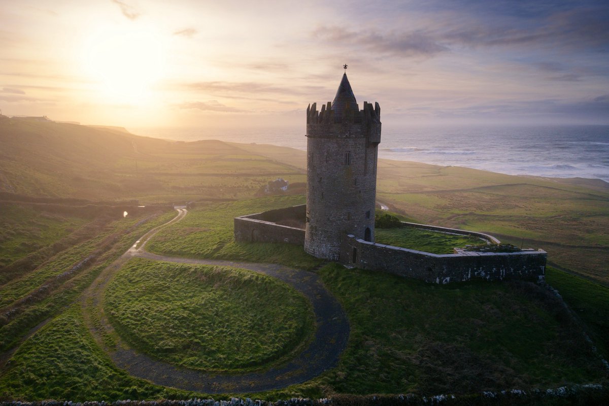 Doonagore Castle. One of the most Picturesque places in Co Clare but with a dark history! Shot this just before sunset. RT appreciated as always