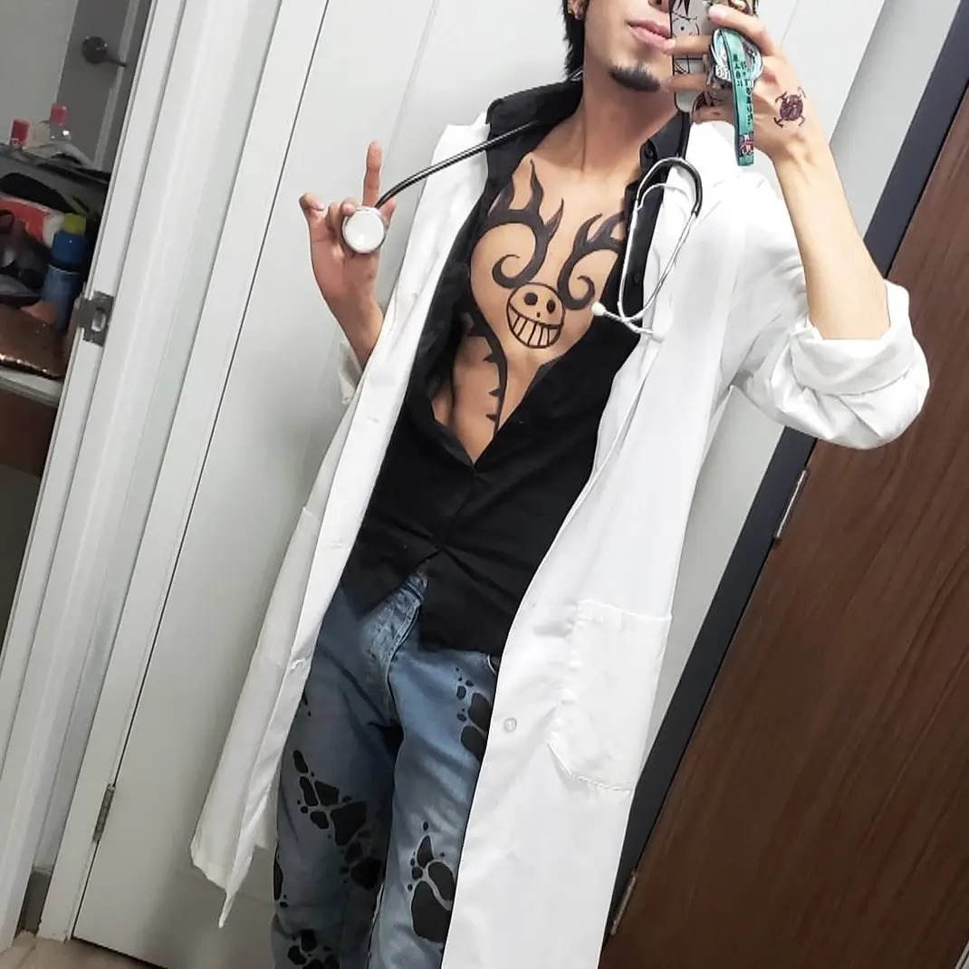leafcosexe's tweet photo. Never took proper photos of my Dr. Law cosplay since I only wore it to a party but I really liked it 😼
#cos #cosplay #Trafalgarlaw #onepiece #torao #trafalgardwaterlaw #トラファルガーロー https://t.co/KOOXJtXrAJ