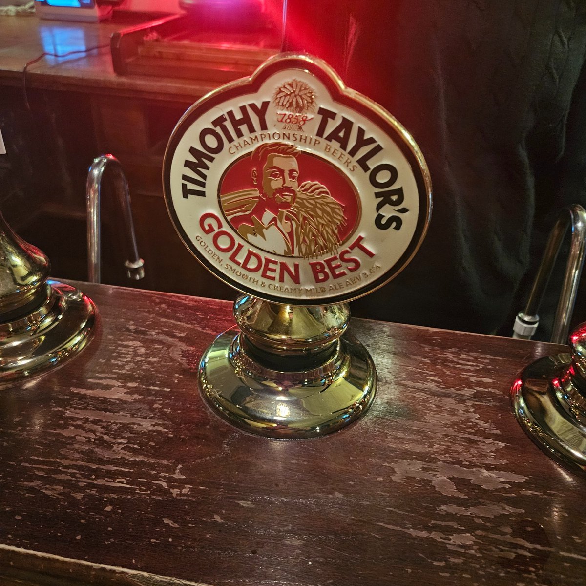 DC18309897's tweet photo. #TimothyTaylor
Found a very excellent pint of Timothy Taylors Golden Best Llandoger Trow Pub King Street, Bristol. Sparkler too!
@TimothyTaylors
Used the pint finder on the TT website. https://t.co/MI5yAkIFFy
