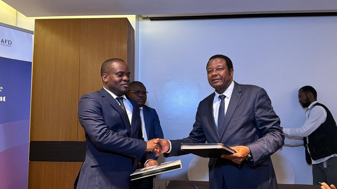 kakese_leon's tweet photo. #RDC CNSSAP – MINEDU-NC @mineduc : Un partenariat stratégique pour sécuriser la retraite des enseignants

-La Caisse Nationale de Sécurité Sociale des Agents Publics de l’État (@Cnssap_RDC) et le Secrétariat général à l’Éducation nationale ont signé, le 17 février 2026, une convention de collaboration visant à structurer et sécuriser la gestion des retraites des enseignants congolais.

Cette initiative s’inscrit dans la mise en œuvre de la Loi n°22/031 du 15 juillet 2022, promulguée par le Président Félix-Antoine Tshisekedi Tshilombo, instaurant un régime spécial de sécurité sociale pour les agents publics, sous le pilotage du Vice-Premier Ministre Jean-Pierre Lihau Ebua.

Signée par le DG de la CNSSAP, Junior Mata @Junior_Mata1 et le SG à l’Éducation nationale, Juvénal Sanga, la convention prévoit un dispositif transparent et fiable pour encadrer les départs à la retraite, de l’identification des bénéficiaires à la liquidation des droits. Supervisée également par la ministre d’État Raïssa Malu, cette démarche renforce la modernisation de l’administration publique et garantit aux enseignants une retraite digne et sécurisée.