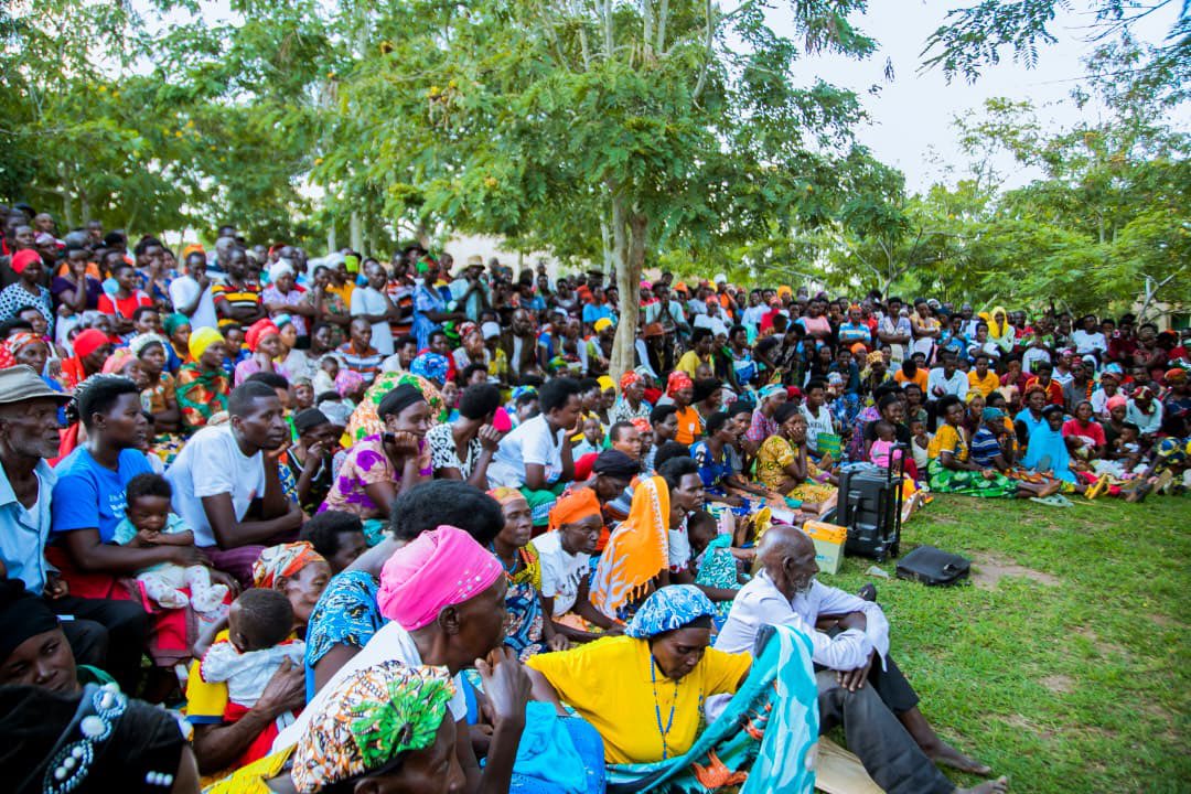 KayonzaDistrict's tweet photo. Mu Mirenge yose y'Akarere hateraniye inteko rusange z'abaturage. Umuyobozi w'Akarere Hategekimana Fred ari kumwe n'Abagize inzego z'umutekano bifatanyije n'abaturage b'Umurenge wa Ndego mu nteko yateraniye mu Kagari k’Isangano. https://t.co/ieDVC4WRFR