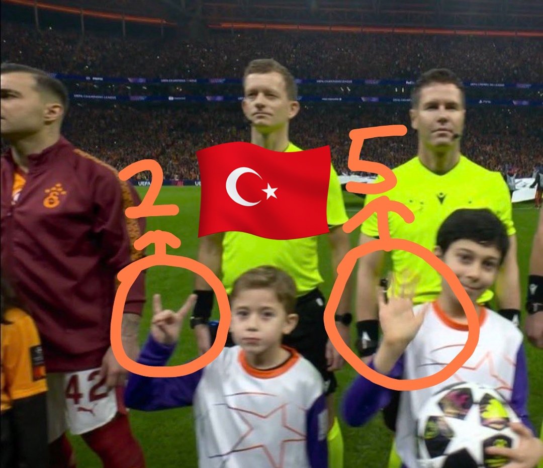 Maçın skorunu maç başlamadan bilen Çocuklar 🇹🇷🤘✋ #GSvJUVE

Avrupa Fatihi Galatasaray - 5
Juventus - 2
🇹🇷🇹🇷🇹🇷🇹🇷🇹🇷🇹🇷