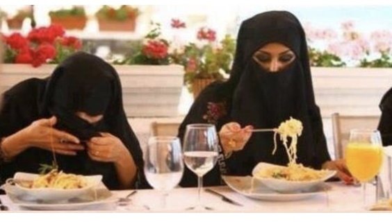 Solo un hijodeputa o alguien de izquierdas, valga la redundancia puede normalizar el uso del burka.