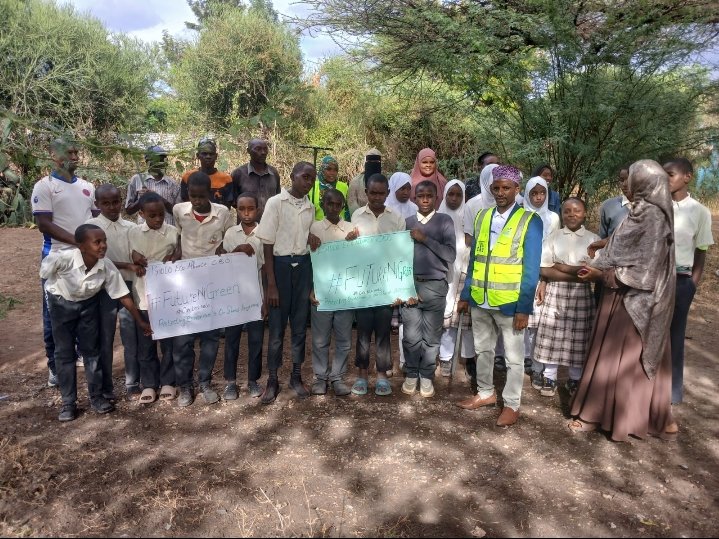 IsioloEcoalianc's tweet photo. ISIolo Eco Alliance CBO in Action – Wabera Primary
Today we removed Mathenge (invasive species) at Wabera Primary School and reused the cut trees to fence parts of the compound — turning waste into a solution. ♻️
Real impact. Real sustainability. 🌱
#FutureNiGreen #CaritasIsiolo https://t.co/IrWhAQE8Ge