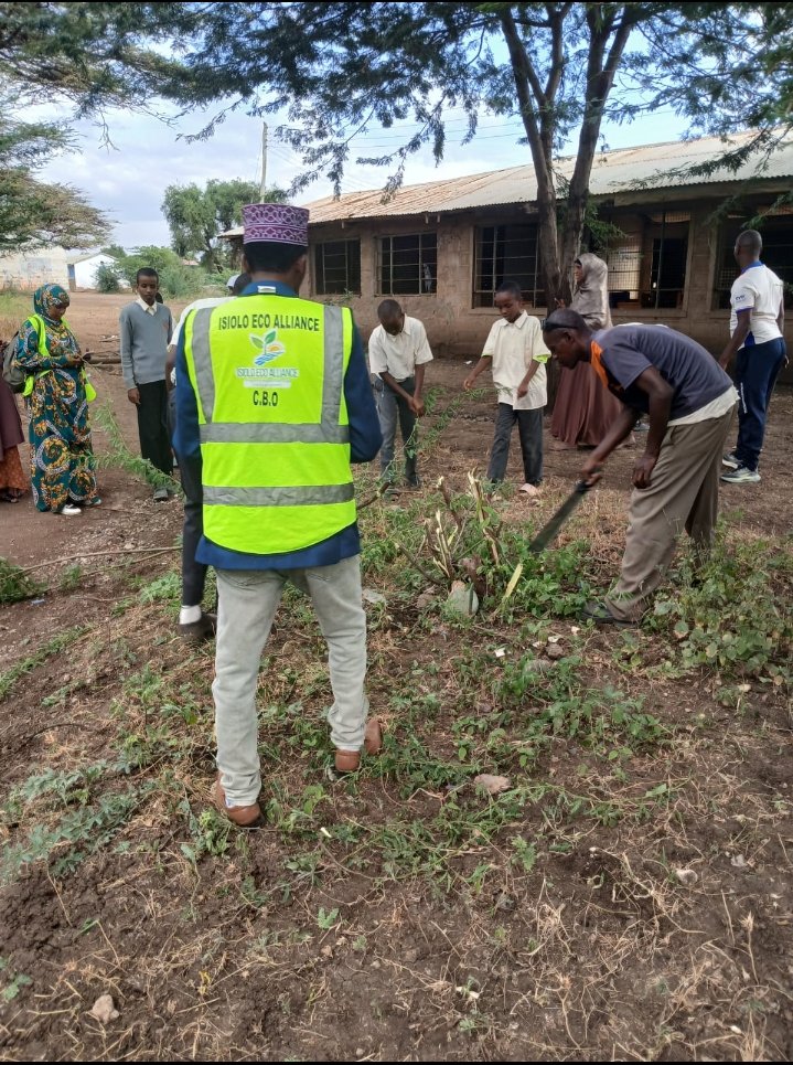 IsioloEcoalianc's tweet photo. ISIolo Eco Alliance CBO in Action – Wabera Primary
Today we removed Mathenge (invasive species) at Wabera Primary School and reused the cut trees to fence parts of the compound — turning waste into a solution. ♻️
Real impact. Real sustainability. 🌱
#FutureNiGreen #CaritasIsiolo https://t.co/IrWhAQE8Ge