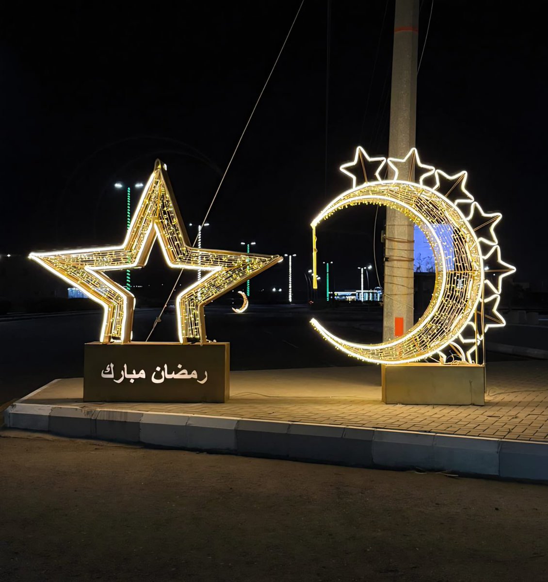 madrakah1432's tweet photo. ابتهاجاً بشهر #رمضان_المبارك ..
#بلدية_مدركة تُضيء شوارعها ومرافقها بمجسمات وإضاءات الزينة.
#بلدية مدركة
#أمانة العاصمة المقدسة 
#شهر رمضان المبارك 🌙 https://t.co/EvtcFnJUsE