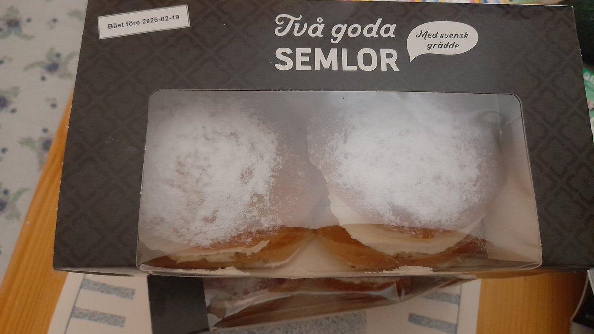 SwedishGamester's tweet photo. When I was done at #TheGym I walked to the #GroceryStore to get some #groceries. And a couple of boxes of #Semlor, because it's #Fettisdagen! 😋
Yeah I know, they contain more #calories than what I've burned, but I'm not gonna eat all myself, gonna give two to my neighbors. https://t.co/yRrhg18yoi