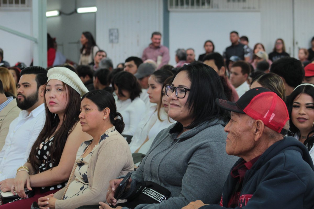 IcatsonS's tweet photo. ¡Enhorabuena, Plantel Caborca!

Se realizó la Graduación de egresados de la generación Octubre–Diciembre, un evento que reconoce el esfuerzo, la constancia y el compromiso de cada una y uno de nuestros egresados. 

📎https://t.co/ULoRecCntK

#TierraDeOPortunidades https://t.co/cvMZiQbwEU
