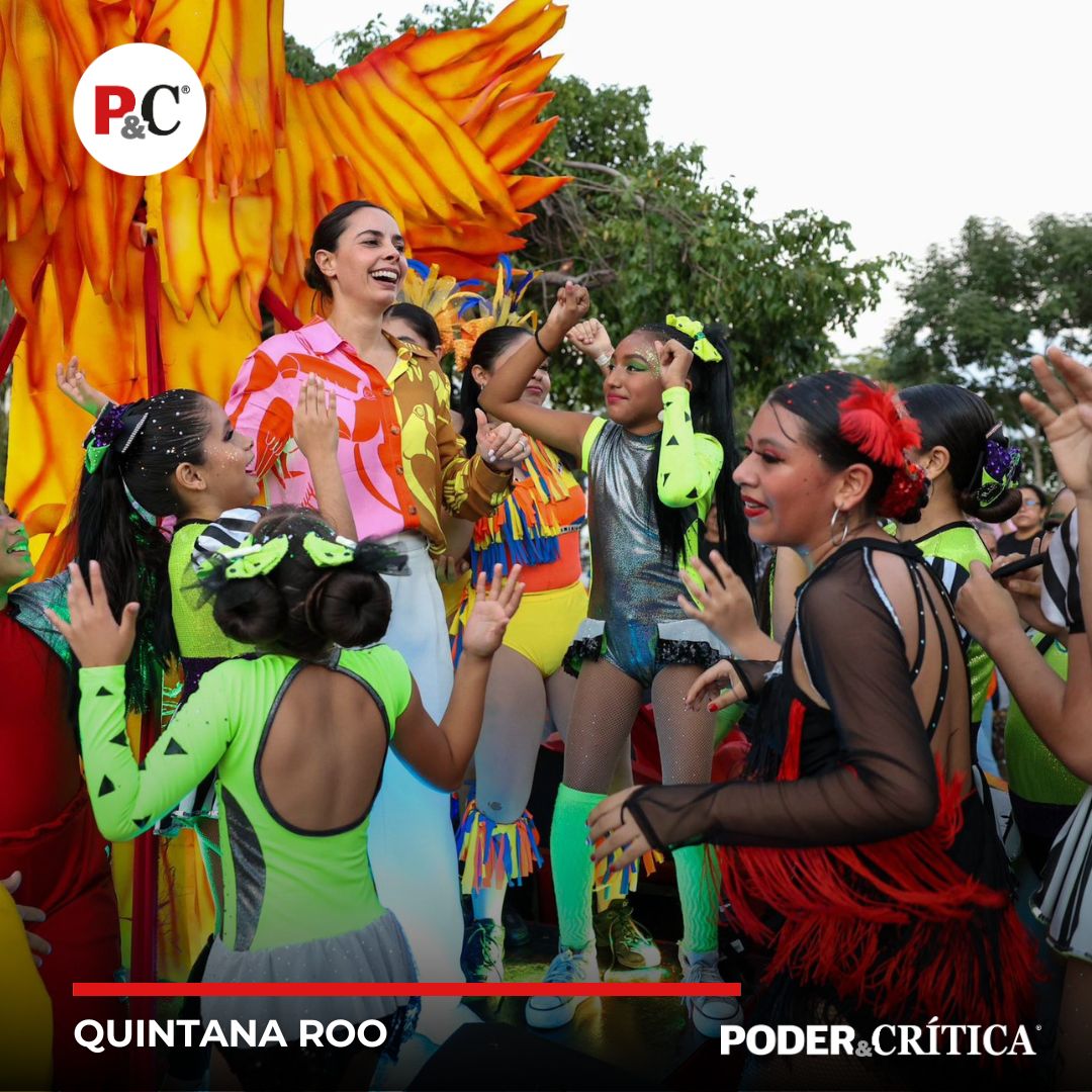 #Espectáculos | Ana Paty Peralta <a href="/anapatyp/">Ana Patricia Peralta</a>  encabezó el desfile principal de la celebración. Familias completas se congregaron para disfrutar del recorrido lleno de música, color y alegría

#QuintanaRoo #Cancún #desfiledecarnaval #Familias

poderycritica.com/ana-paty-peral…