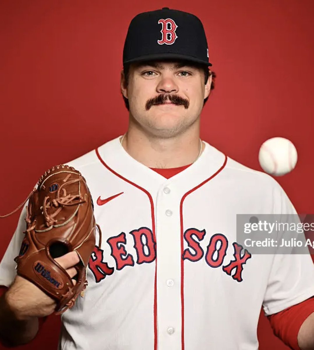 CBrinson47's tweet image. The lettering on the Red Sox jerseys this year is SO bad. Went back to the old template with wider spaced piping down the middle, but using last year's lettering template.

So, so, so bad.