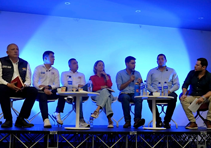 La rectora de la Institución Universitaria EAM, Andrea Concha Salazar, acompañó el Gran Foro Electoral por el Turismo, un espacio de diálogo que contó con la participación de candidatos a la Cámara de Representantes y actores estratégicos del sector. eam.edu.co/gran-foro-elec…