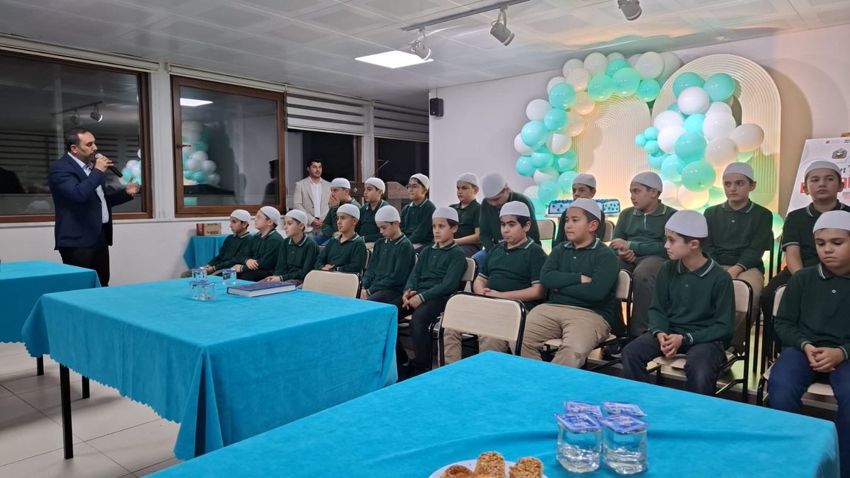 HafEhad's tweet photo. Akçaova Hacı Mehmet Fikret Çiçek Kur’an Kursu’nda hafızlığa yeni başlayan kardeşlerimize Rabbim zihin açıklığı versin..

Kur-an’a hizmet şereftir.. Mevlam bu uğurda anlayan ve yaşayanlardan eylesin. 

#Ehad https://t.co/t4vzUo2eHq