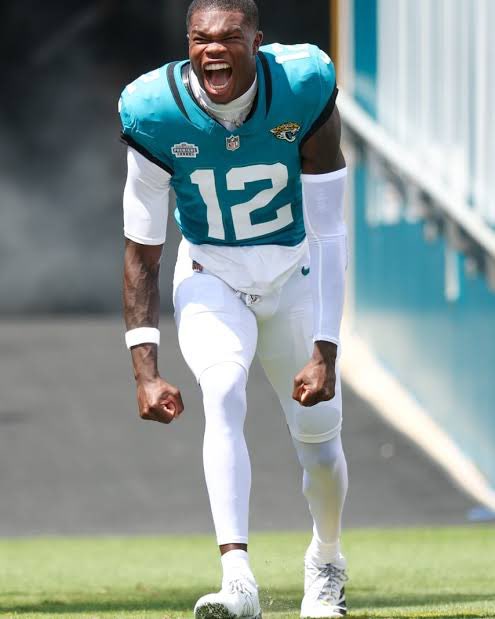 NFL_GavinSamson's tweet photo. BREAKING: Jaguars CB/WR has been caught on video speaking about a sexual encounter with a trans Victoria’s Secret model. You can clearly hear Hunter “She ate my shit crazy style. Balls too”. This comes after Hunter was married last offseason before his rookie season happened. https://t.co/YR6lSFnilh