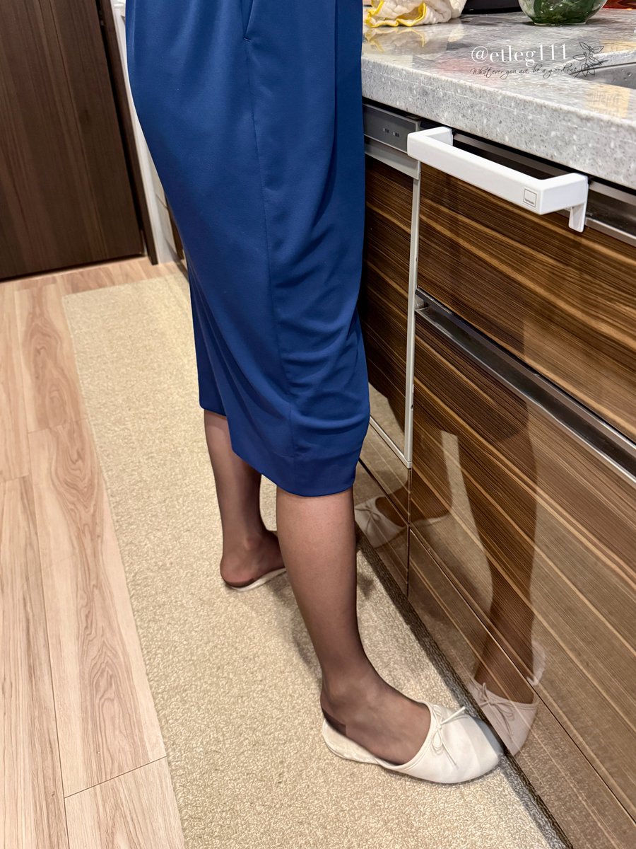 ElenaNylonLover's tweet photo. おはようございます✨
今宵も3時からお仕事につき…🥱
今日は10〜15時でも、打合せが連続しているので、夕飯の下準備します😌
最近お気に入り、LANVINシリーズのストッキングで@キッチン📸💕 https://t.co/gUwlL5eIAl