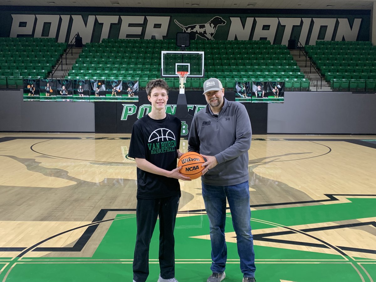 pointerbball's tweet photo. GARY'S COLLISION CENTER
https://t.co/xVYfa8AUF8

Pointer Player of the Week
'27 Jude Jennings - 6'2" 

2 gm wk:
JJ- 8 p/ 5 r / 2 a - 42% EFG/100% FT 

Thank you to @chasebarbour for the support of VB Basketball!

2530 Fayetteville Road
VB, AR 72956
(479) 474-1153

#PointerPremier https://t.co/0KfVFwunbh