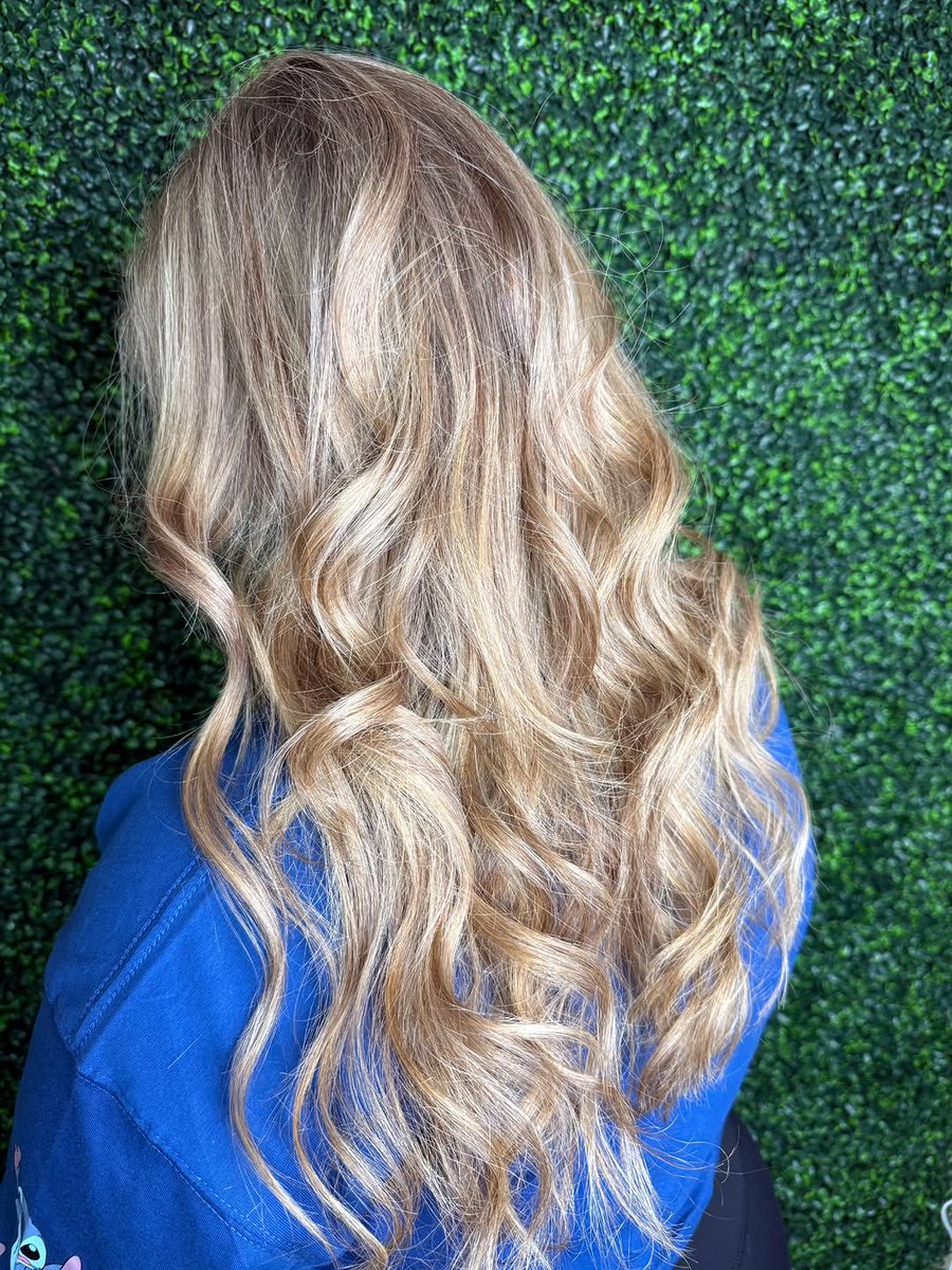 beehall22's tweet photo. My hairstylist kills it everytime !! 😍😍💜 https://t.co/B8qwnY9HRH