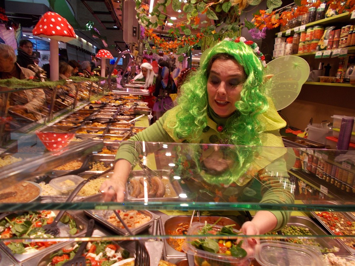 sants3radio's tweet image. El #Mercat de #Sants es transforma en un món de màgia i fantasia per celebrar el #Carnaval.🥸🦸‍♂️🦸‍♀️
Al #SantsMontjuïcAlDia escoltem reportatge de les celebracions que s'han fet al @SANTSMERCAT aquests dies.

🎧Audio👉open.spotify.com/episode/5Vhpfd…
📰Notícia📸👉el3.cat/noticia/155464…