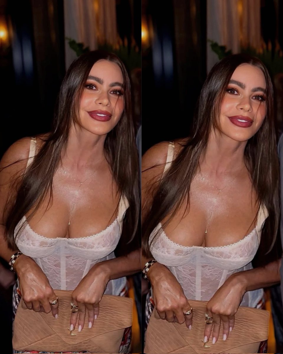 SOFIA VERGARA, 53 YEARS OLD.