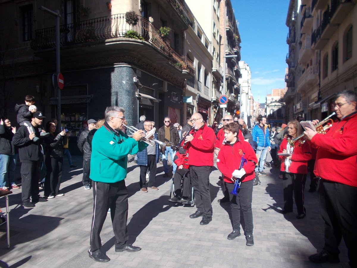 sants3radio's tweet image. El #Mercat de #Sants es transforma en un món de màgia i fantasia per celebrar el #Carnaval.🥸🦸‍♂️🦸‍♀️
Al #SantsMontjuïcAlDia escoltem reportatge de les celebracions que s'han fet al @SANTSMERCAT aquests dies.

🎧Audio👉open.spotify.com/episode/5Vhpfd…
📰Notícia📸👉el3.cat/noticia/155464…