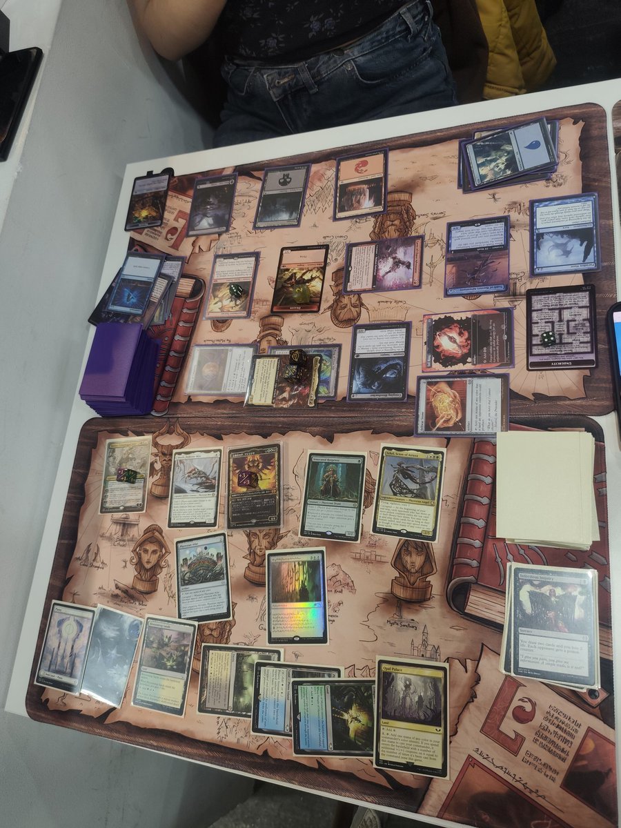 Menudo tapete tan molón
Me pregunto donde lo podriais comprar?

(Fácil, escríbeme un DM, y ya está)