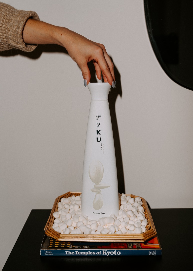 GACrown's tweet image. Elevate your sip and tap into ancient brewing traditions with the clean, pure, @tykusake. It's made with the traditional process, where the sake rice is polished, soaked, fermented, and matured before being bottled.

#TykuSake #Sake #JapaneseSpirits #RiceSpirits #Kanpai