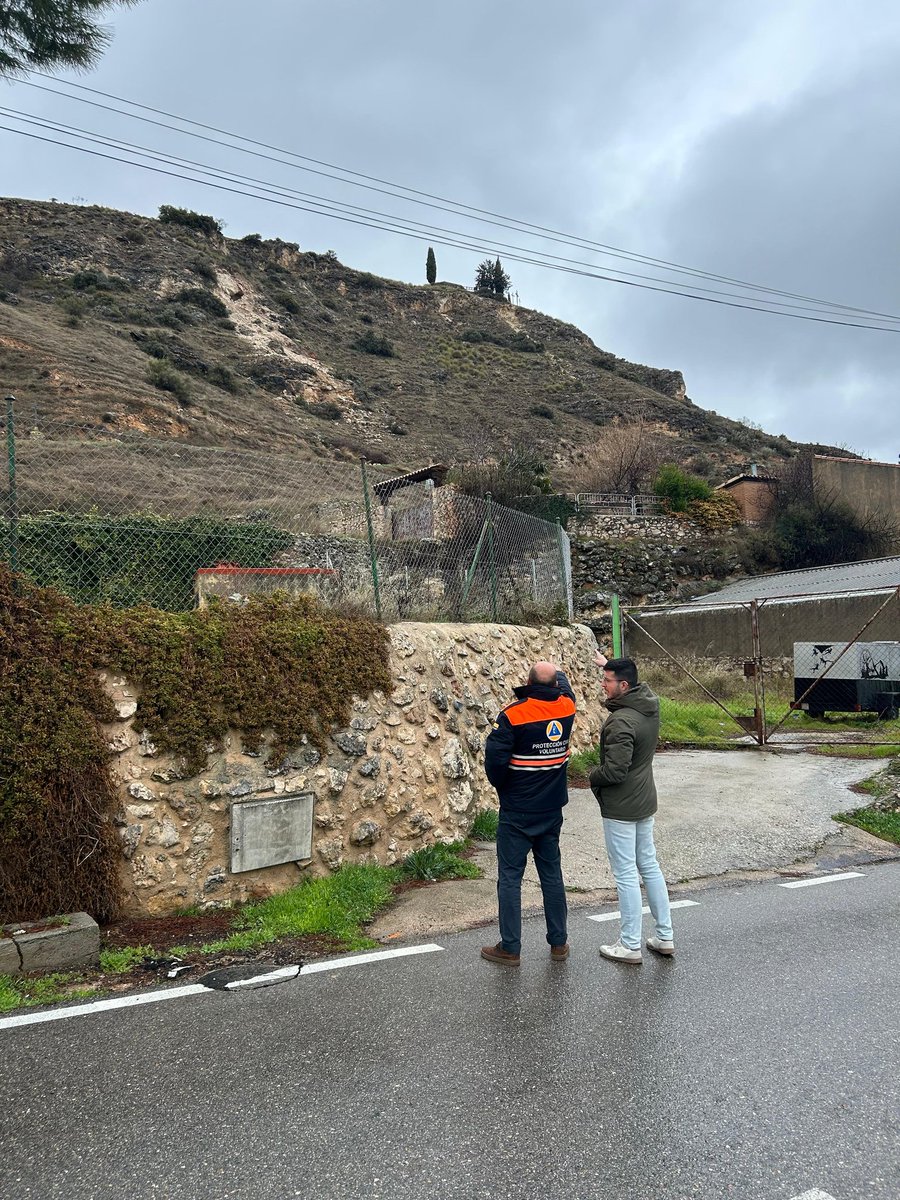 🤝En permanente contacto con el alcalde de Pastrana, Carlos Largo, desde que la semana pasada se produjeran desprendimientos en las laderas del Monte Calvario.

👉 Preocupado, junto a su equipo, Carlos no ha dejado de realizar gestiones para poder minimizar los riesgos al máximo.