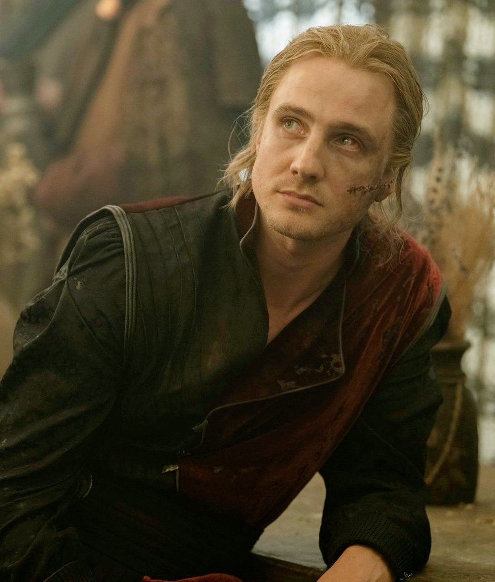 also him in targ colors with his hair up is insane actually