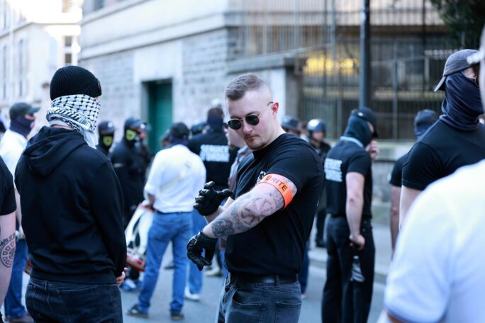 Le Point : "Faute de nazis réels"

Pendant ce temps là dans le défilé du C9M à Paris