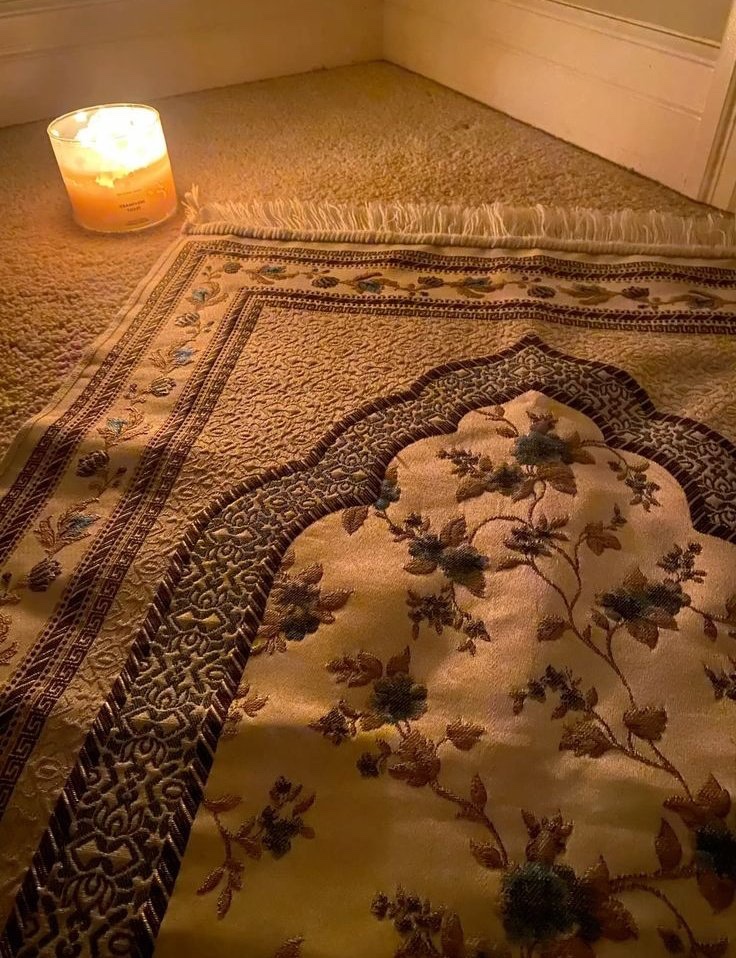 Haletihissiyat's tweet photo. Ve yalnız Allah'a anlatınca geçer ağrılar.. https://t.co/D86mB9iF8p