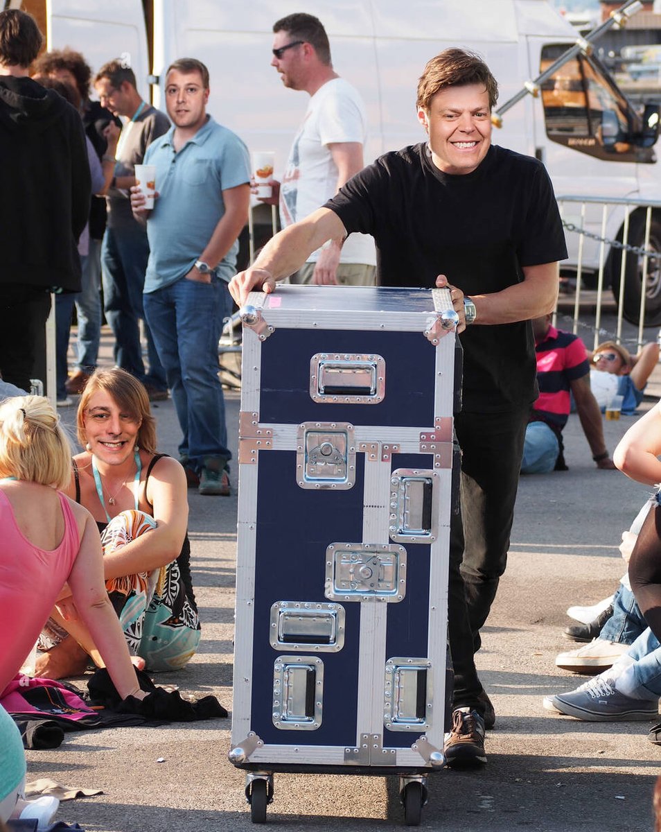 pms photoshop bandit tweet media