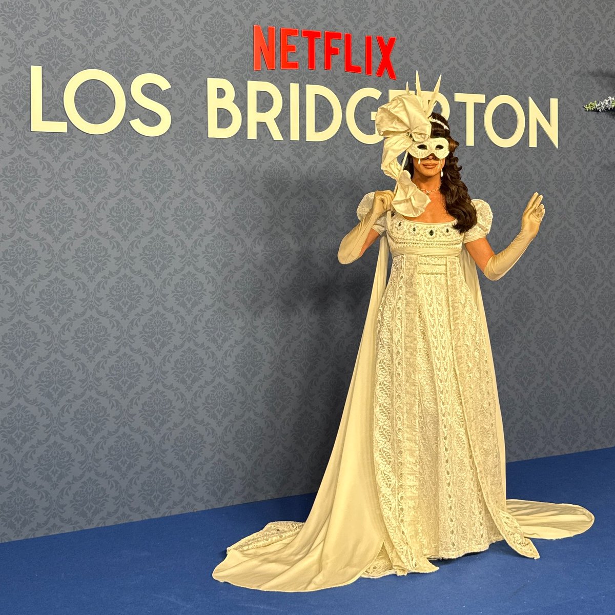 NetflixES's tweet photo. Mar Flores vestida por Carmen Farala 🌷 https://t.co/YzZY4YfChO