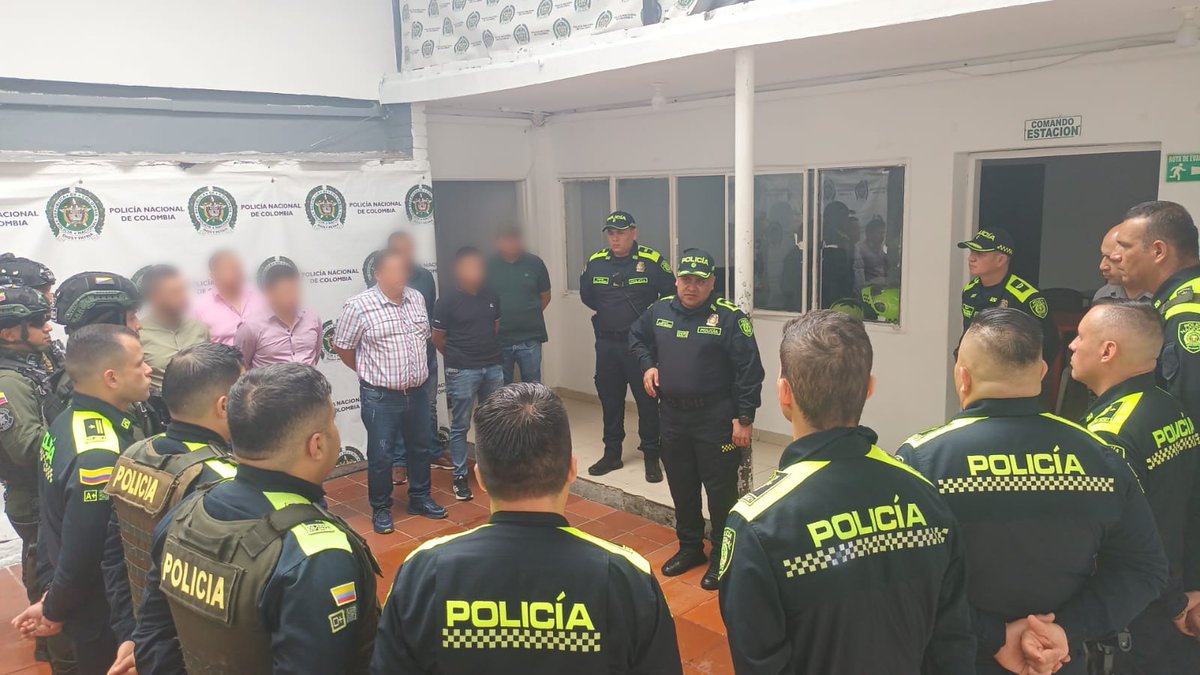saludamos y agradecemos a nuestros policías 👮‍♂️

Su trabajo diario protege a nuestra comunidad y fortalece la seguridad de nuestro municipio. 

¡Gracias por su entrega y compromiso! 🇨🇴
