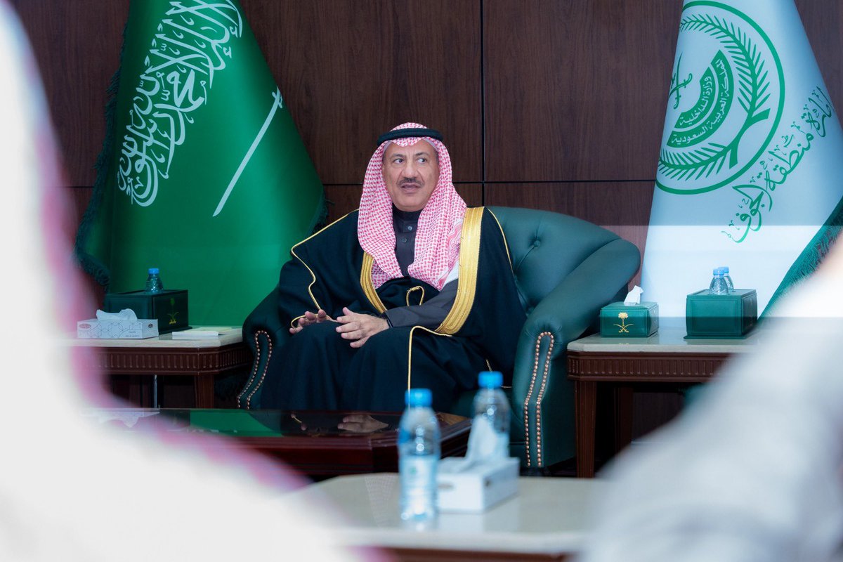 furguryat's tweet photo. #تكريم |

كرّم سعادة محافظ #القريات رئيس مجلس إدارة ميدان الفروسيه د. طلال بن مشل التمياط الداعمين لميدان الفروسية، تقديرًا لدورهم في دعم أنشطة الميدان وتعزيز حضوره، وذلك بحضور مدير ميدان الفروسية الأستاذ عوض العازمي، في لفتة تجسد الشراكة المجتمعية ودعم رياضة الفروسية بالمحافظة. https://t.co/5dAgTBgAvB