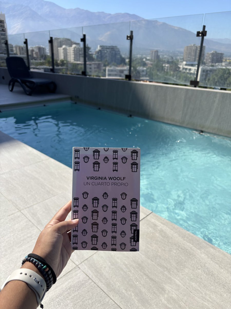 desde que me prestaron este libro, no puedo dejar de pensar que debería ser un must para todas las mujeres del mundo