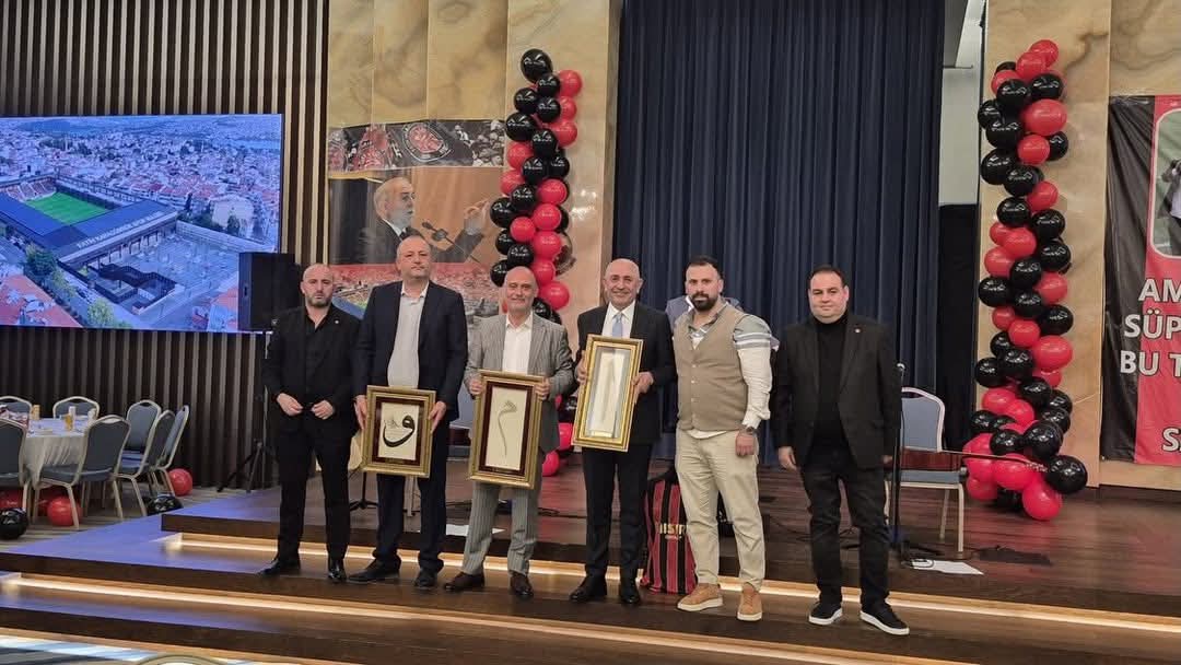 karagumruk_fan's tweet photo. Karagümrük Taraftar Derneği Olarak Düzenlediğimiz  100. Yılda Birlik ve Beraberlik Gecemize Katılan Karagümrük Spor Kulübü Başkanı  Sayın Süleyman Hurma'ya, As Başkanımız Sayın Yaşar Ecim'e ve  Büyük Karagümrük Taraftarına Teşekkür Ederiz..🚩🏴 https://t.co/OGPAGJy2FK