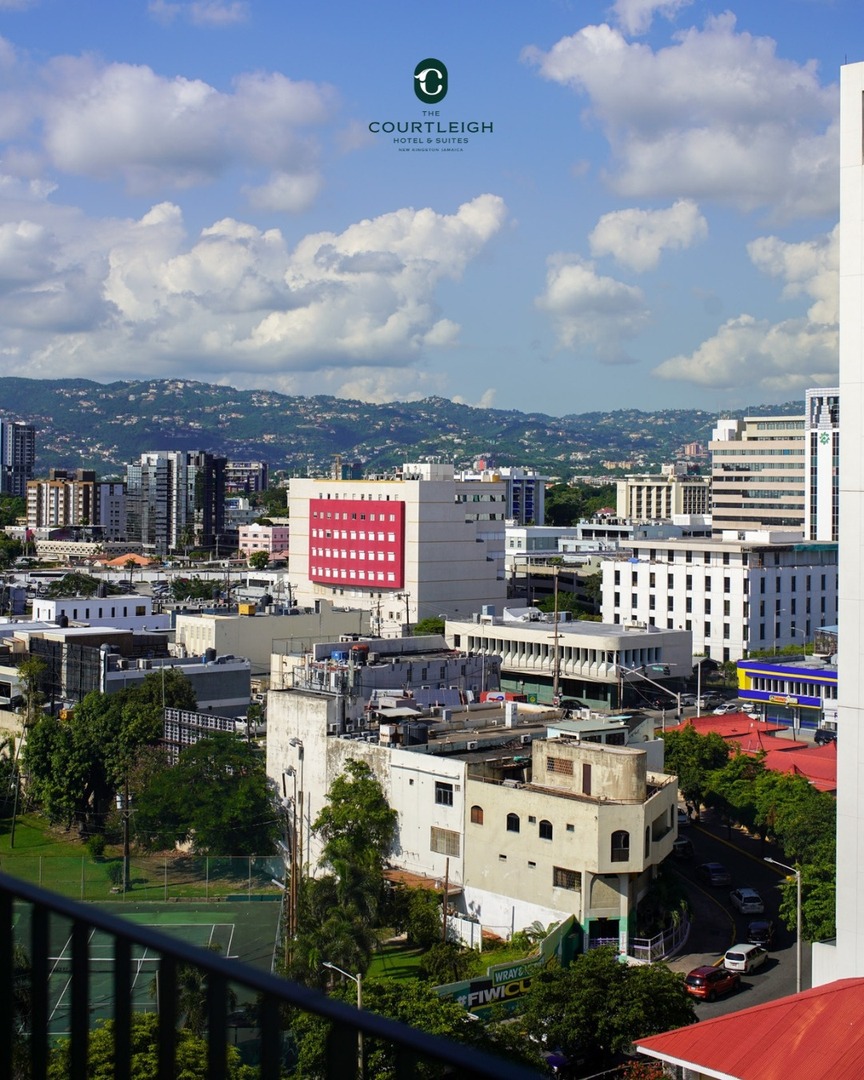 TheCourtleigh's tweet photo. Staying at Courtleigh Hotel &amp; Suites means being centrally located, well connected, and positioned for productivity while still having a comfortable space to return to at the end of the day.

Stay close to where business happens. Book with us today!

#CityViews https://t.co/O2xqSe5ZQr