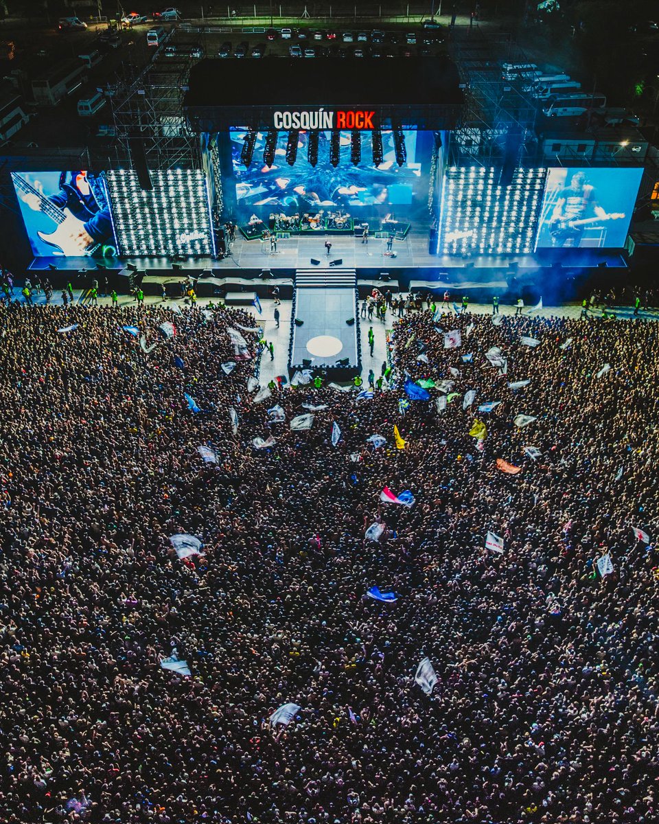 Cosquín Rock no es solo un festival.
Es un motor económico que muestra lo que genera la industria cultural cuando hay una decisión política de acompañar.

La edición 2026 dejó números claros:
👉 Más de $50 mil millones de impacto económico
👉 Más del 90% de ocupación turística
👉