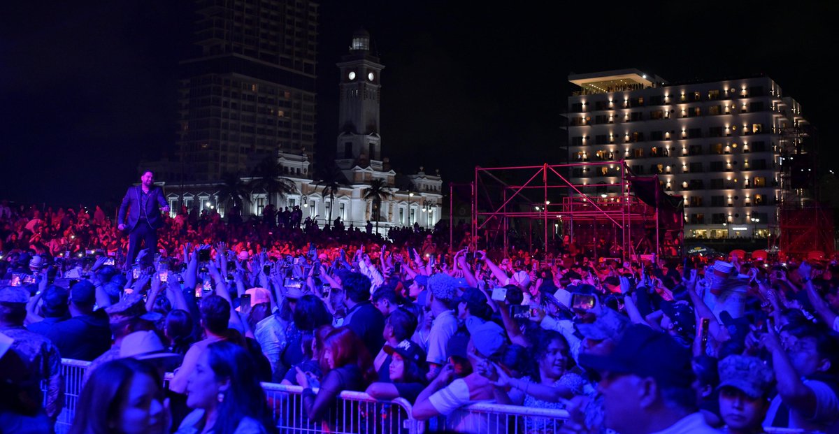 Ayuntamiento d #Veracruz REITERA:TODOS LOS CONCIERTOS MASIVOS DEL CARNAVAL SON TOTALMENTE GRATUITOS:Lo anterior ante las denuncias y quejas en redes sociales sobre personas que están vendiendo accesos.Invita a no dejarse sorprender por quienes intentan lucrar con las festividades