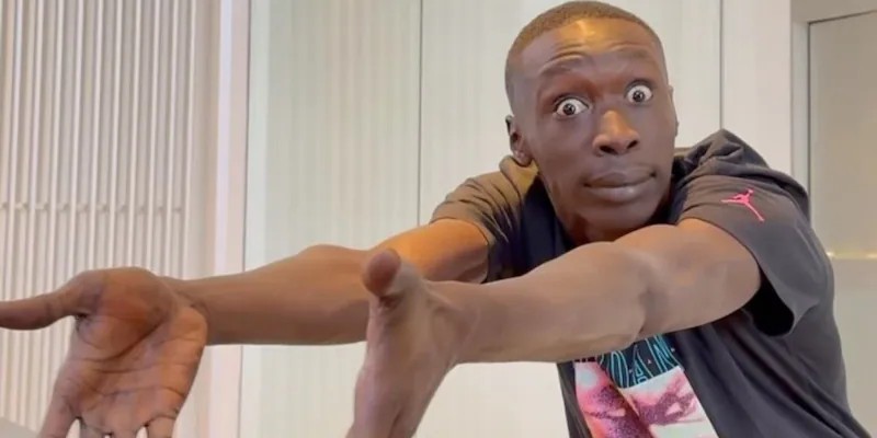 El Madrid: * lanza un contragolpe *

Mbappé, en estático: