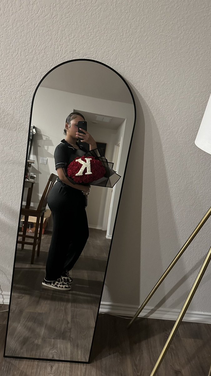 manirawasss's tweet image. late vday post 💌 #theprincess