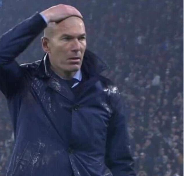 Arne Slot watching PSG getting cooked