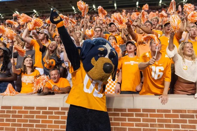 DayonCooper2027's tweet photo. I am blessed to announce a Power 4 Scholarship offer to @Vol_Football #GetRecruited #ThePitt @coachjoshheupel @SPCoachStone @VolFBRecruiting @scott_altizer @SPHSPIRATES  @CoachKelseyPope @jared5_59 @TomLoy247 @TheUCReport @RustyMansell_ @GrantRamey @AustinPriceless @ChadSimmons_ https://t.co/7BUWZMHn3U