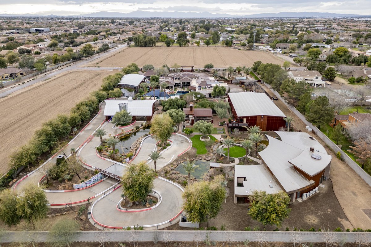 Zillow Gone Wild 🏡 tweet media