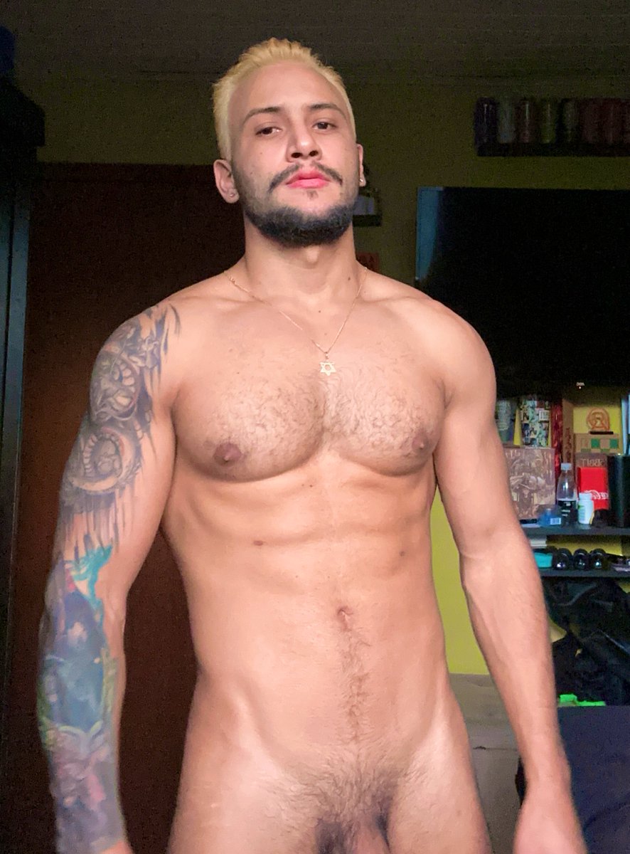 𝐂𝐋𝐄𝐕𝐄𝐑𝐒𝐎𝐍 𝐂𝐀𝐒𝐓𝐑𝐎 tweet media