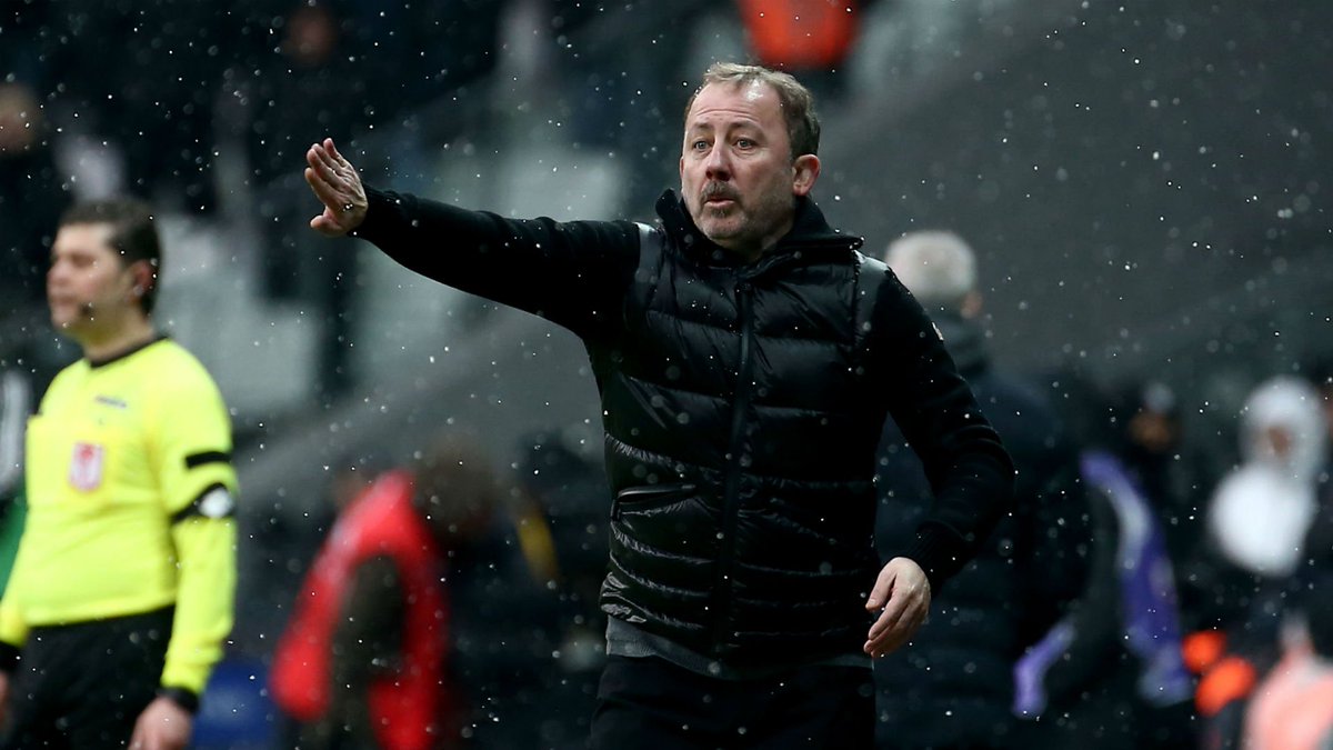 Beşiktaş camiasının en üstteki iki kişisi. 
Birisi " Avrupa'da bizim için oynamayın. Oynayacaksanız kendiniz için oynayın dedim " dedi
Diğeri " Şampiyonlar liginde oynamıyorsam Avrupa'da olmanın gereği yok" deyip şampiyonlar liginde 6'da sıfır çekti. 
Hayal kurmaya devam