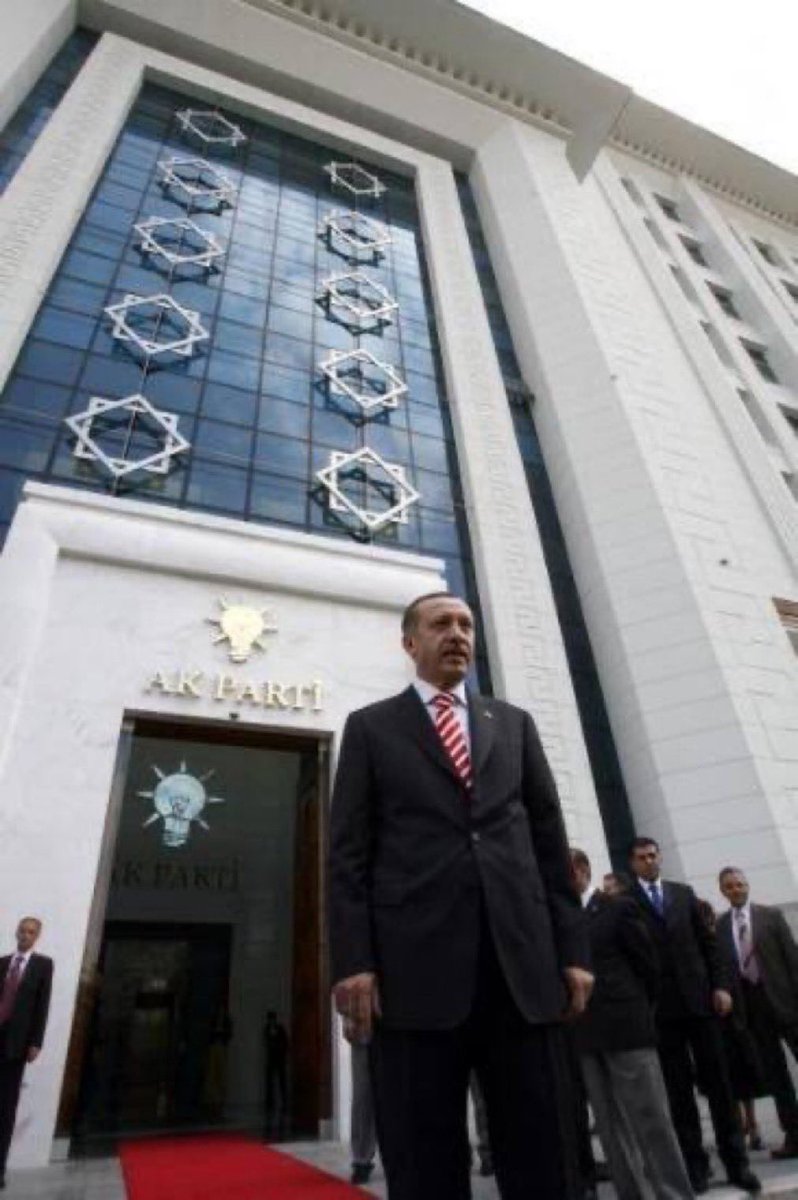 Sevgili Cumhurbaşkanımız, "deftere not alıyoruz" demiştiniz ya, 
Biz de TCK 26'ya göre kendimizce bir kaç not aldık.
Yüce makamınıza arz ederiz efendim.

-Deniz Feneri, 
-Yimpaş, 
-Kombassan, 
-kurban paraları, 
-Ayakkabı kutuları, 
-Para sayma makina ve kasaları,
-Yetim, dul,