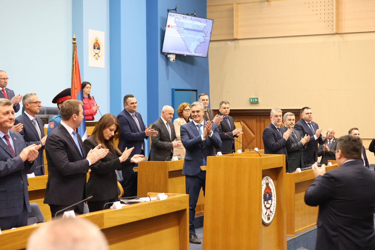 Хвала свима који су ми указали повјерење да представљам Републику Српску. 

Народна воља биће моја светиња, а цијелим својим бићем бранићу суверенитет и статус Републике Српске. 

Српски народ показао је да у најтежим тренуцима доноси суверене одлуке и одлучује о својој судбини.